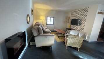 Smart TV, fireplace, video games, DVD player