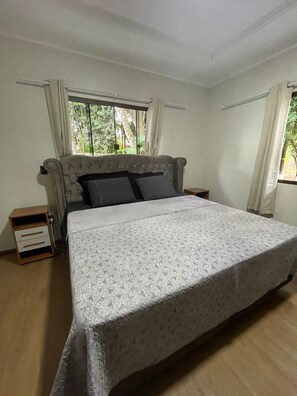 4 bedrooms, WiFi, bed sheets