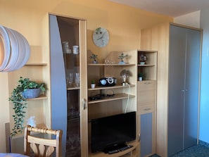 Apartemen, beberapa kamar, Boleh Merokok, balkon | Ruang keluarga