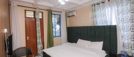 Suite Studio Deluxe, balcon, vue ville | Literie de qualité supérieure, bureau