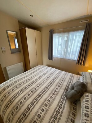 2 bedrooms, iron/ironing board, WiFi, bed sheets - Island Retreat (Sandown)