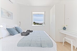2 habitaciones, tabla de planchar con plancha, cuna de viaje y wifi 