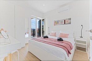 2 bedrooms, iron/ironing board, travel cot, WiFi - Luxury Living at Horizon Retreat - Deluxe Two Bedroom Apartment (Sevid)