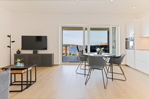 Dining - Luxury Living at Horizon Retreat - Deluxe Two Bedroom Apartment (Sevid)