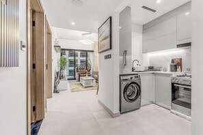 Fridge, microwave, oven, toaster - Binghatti 1-Bedroom Dream Stay (Dubai)