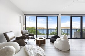 Unclassified image, 5 of 34, button