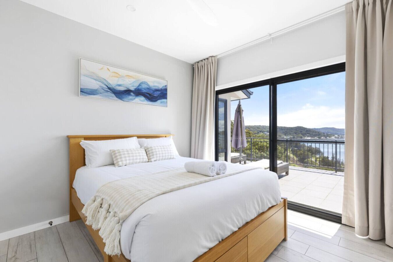 4 bedrooms, desk, iron/ironing board, WiFi