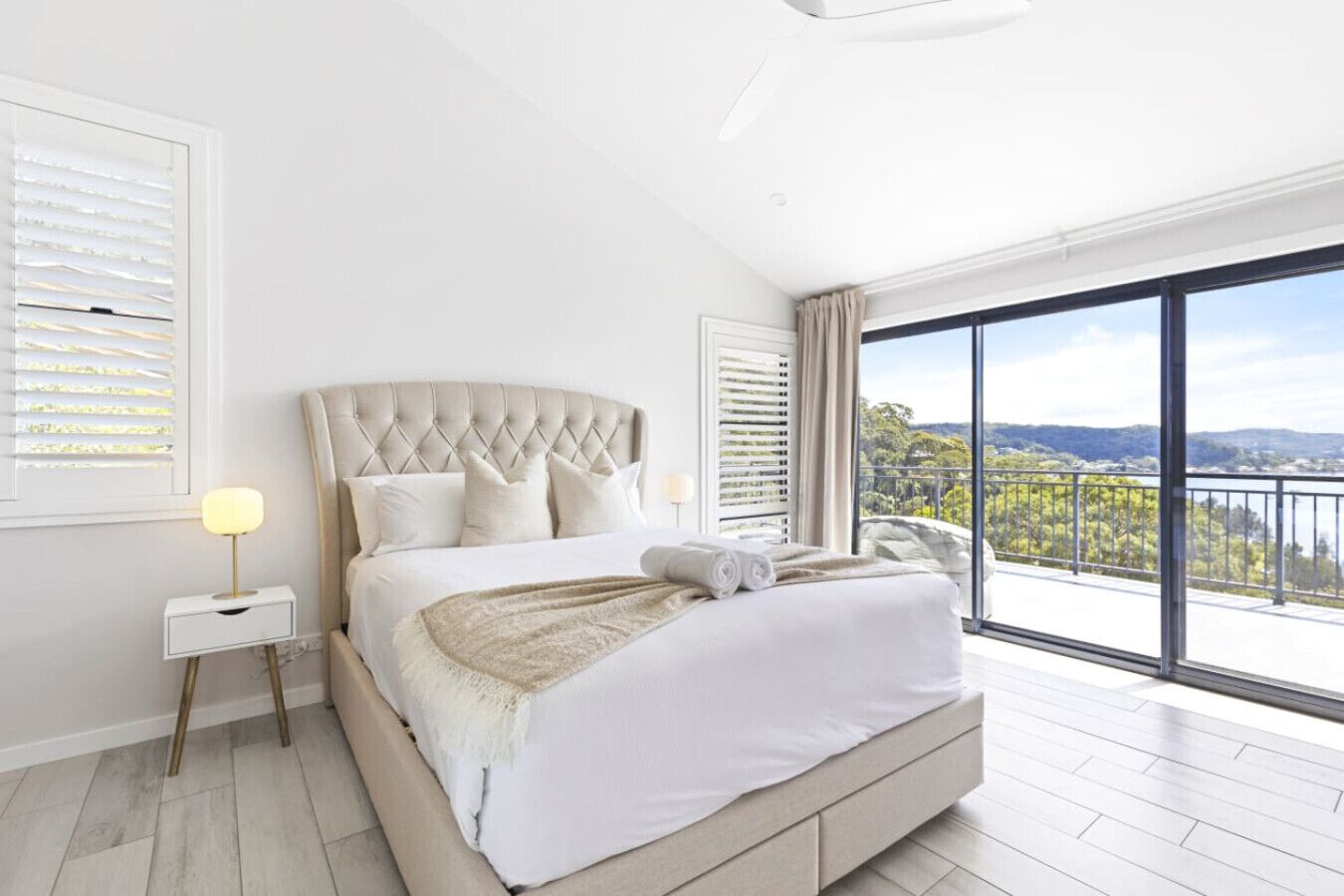 4 quartos, escrivaninha, ferros/tábuas de passar roupa, Wi-Fi