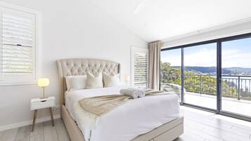 4 bedrooms, desk, iron/ironing board, WiFi