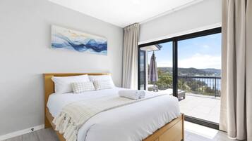 4 slaapkamers, een bureau, een strijkplank/strijkijzer, wifi