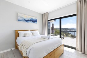 4 bedrooms, desk, iron/ironing board, WiFi - 365 Days of Kalm I Pano Water Views I Heated Pool (Koolewong)