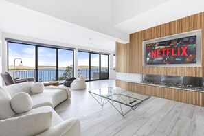 Unclassified image, 4 of 34, button