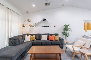 TV - Near Scottsdale | Fire Pit & Cowboy Pool (Phoenix)