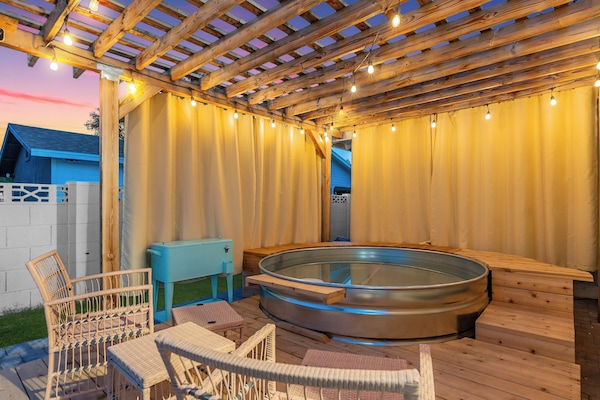 Tina de hidromasaje al aire libre