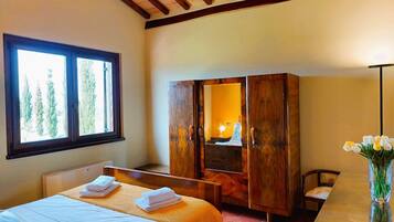 3 bedrooms, desk, iron/ironing board, travel cot