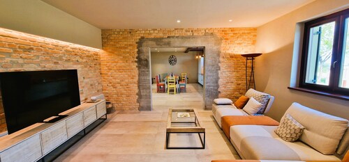 Characteristic restored farmhouse with 360° views