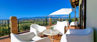 Characteristic restored farmhouse with 360° views