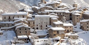 Exterior - Characteristic restored farmhouse with 360° views (Abruzzo)