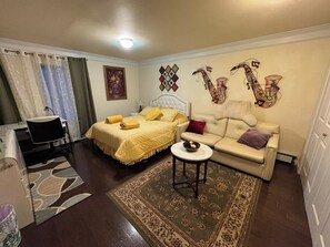 3 Schlafzimmer, Schreibtisch, Bügeleisen/Bügelbrett, Reisekinderbett