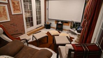 TV, fireplace, stereo