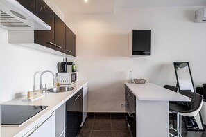 Lägenhet | Eget kök | Kylskåp, mikrovågsugn, ugn och spishäll