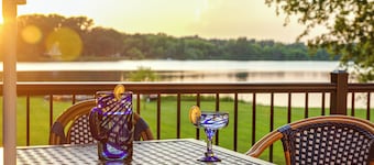 Wonderland: Waterfront + Game Room + Dog Friendly