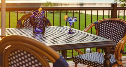 Wonderland: Waterfront + Game Room + Dog Friendly