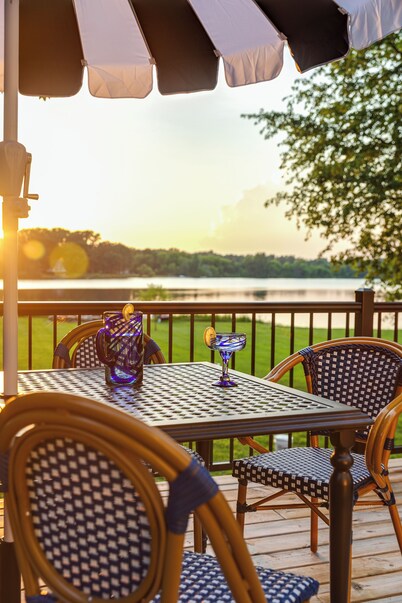 Wonderland: Waterfront + Game Room + Dog Friendly