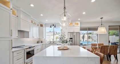 Scottsdale Getaway- Luxury Home, 5-Star Location, Golf, Shop, Hike, Restaurants