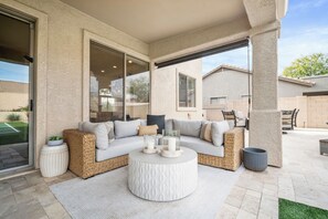 Terrace/patio - Scottsdale Getaway- Luxury Home, 5-Star Location, Golf, Shop, Hike, Restaurants (Scottsdale)