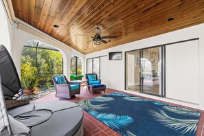 Terrace/patio - Heated pool and spacious lanai! 3br home in Punta Gorda, 2 acres with pond (Punta Gorda)