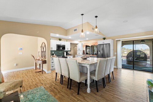 Heated pool and spacious lanai! 3br home in Punta Gorda, 2 acres with pond