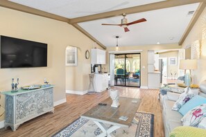 Smart TV, fireplace - Heated pool and spacious lanai! 3br home in Punta Gorda, 2 acres with pond (Punta Gorda)