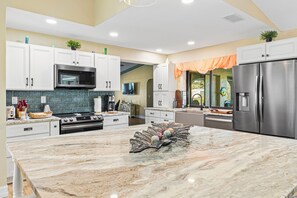 Fridge, microwave, oven, stovetop - Heated pool and spacious lanai! 3br home in Punta Gorda, 2 acres with pond (Punta Gorda)