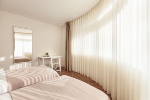 1 chambre, fer et planche à repasser, accès au Wi-Fi (inclus)