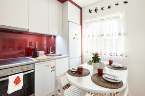 Refrigerador, microondas, horno y lavavajillas 