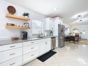 Private kitchen - Perfect Location: 3 bed 3 bath in Midtown Tampa (Tampa)