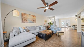 TV connectée, cheminée, jeux vidéo, table de tennis de table