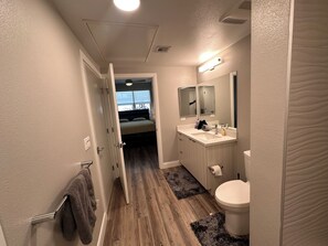 Whirlpool, Haartrockner, Handtücher, Seife