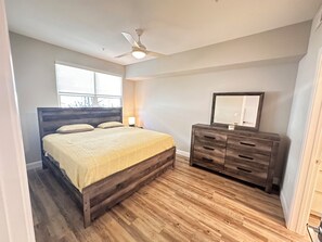 1 slaapkamer, een bureau, een strijkplank/strijkijzer, gratis wifi