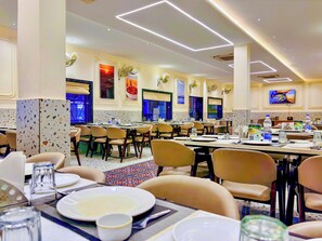 Breakfast, lunch, dinner served; Indian cuisine, garden views 