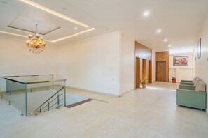 Lobby - Hotel Vatika Inn By Travinities (Sohagpur)