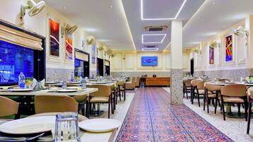 Petit déjeuner complet servi tous les jours en supplément