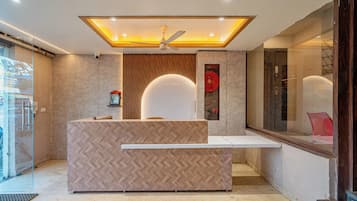 Quầy tiếp tân