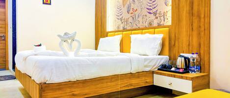 Executive Room, Balcony, Garden View | 1 bedroom, desk, laptop workspace, soundproofing