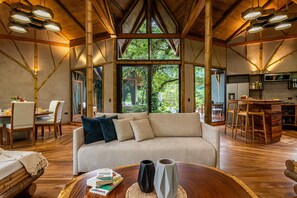 Tree House, Mountain View | Living area - El Tigre Hideaway (Cabeceras)