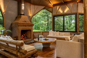 Tree House, Mountain View | Living area - El Tigre Hideaway (Cabeceras)
