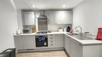 Fridge, microwave, oven, coffee/tea maker