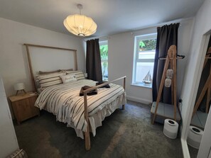 1 bedroom, iron/ironing board, travel cot, free WiFi