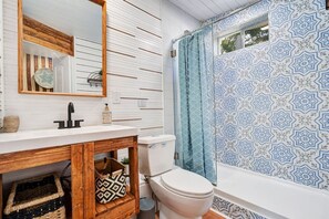 Hair dryer, towels - Peaceful Lake View Retreat Near Parks 10 Minutes to Downtown (Orlando)